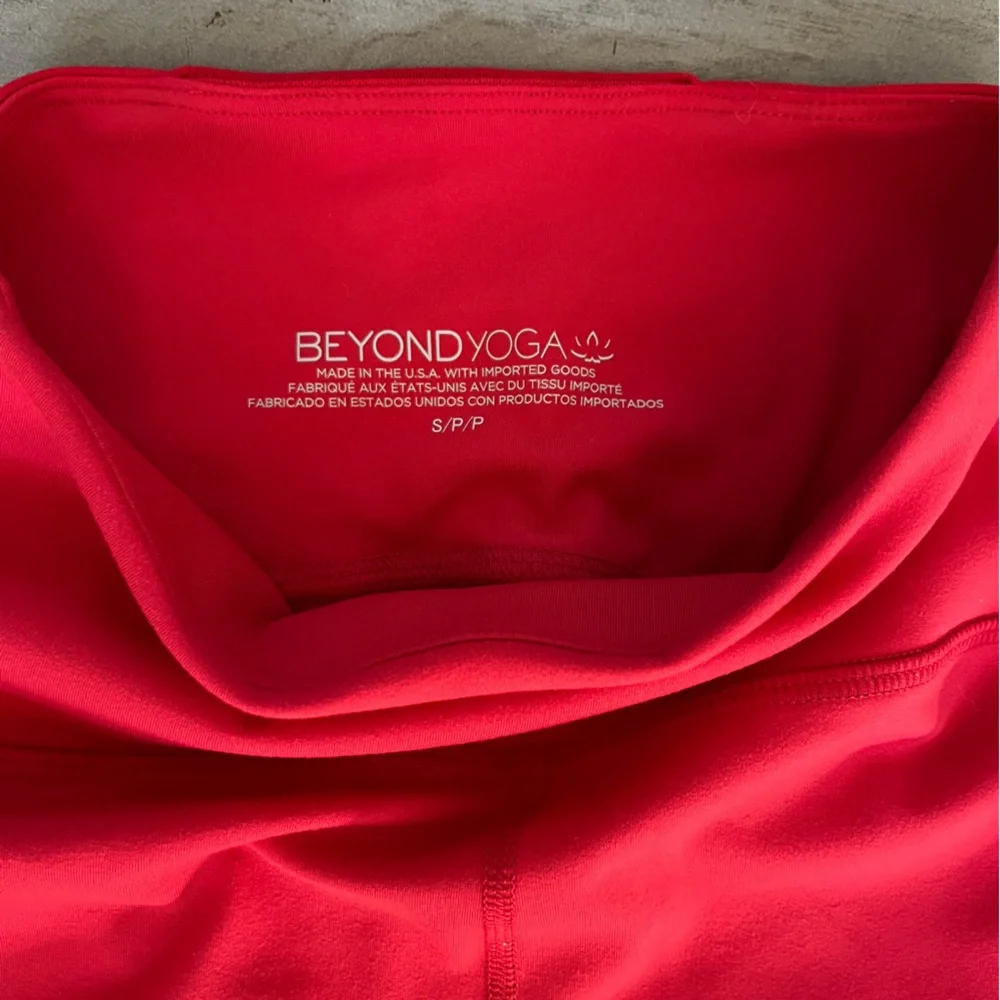 ❤️ Beyond Yoga High-Waisted Leggings | Red | Size Small ❤️ - Picture 4 of 5